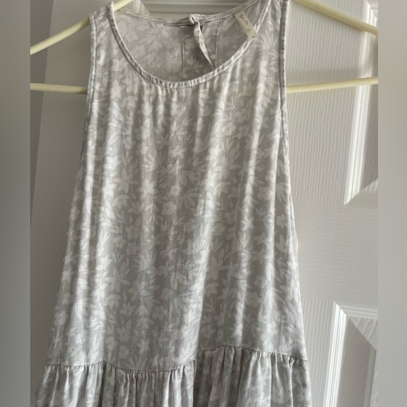Rylee+Cru dress. Fits like a sm. Preg friendly. Heavier weight linen. Pockets! - Picture 5 of 5